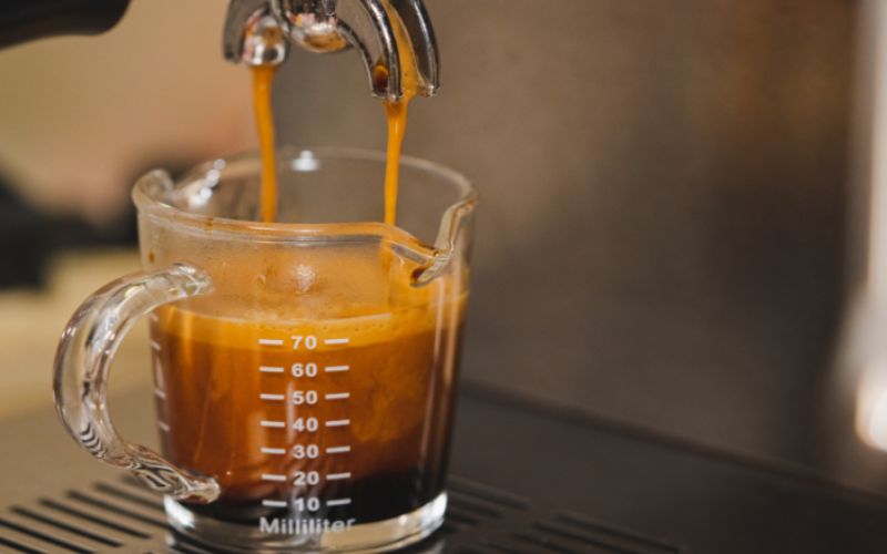 Đảm bảo chất lượng nước trước khi chiết xuất espresso